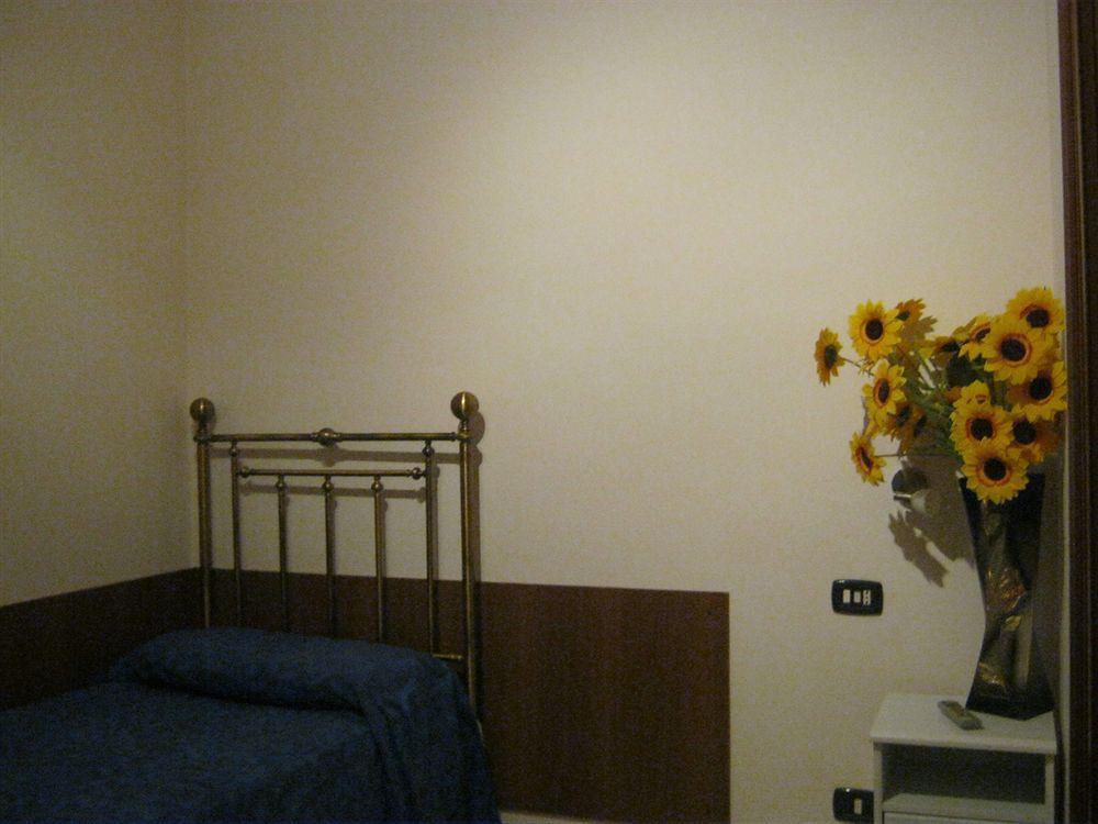 Don Carlos Hotel Buscate Exterior photo